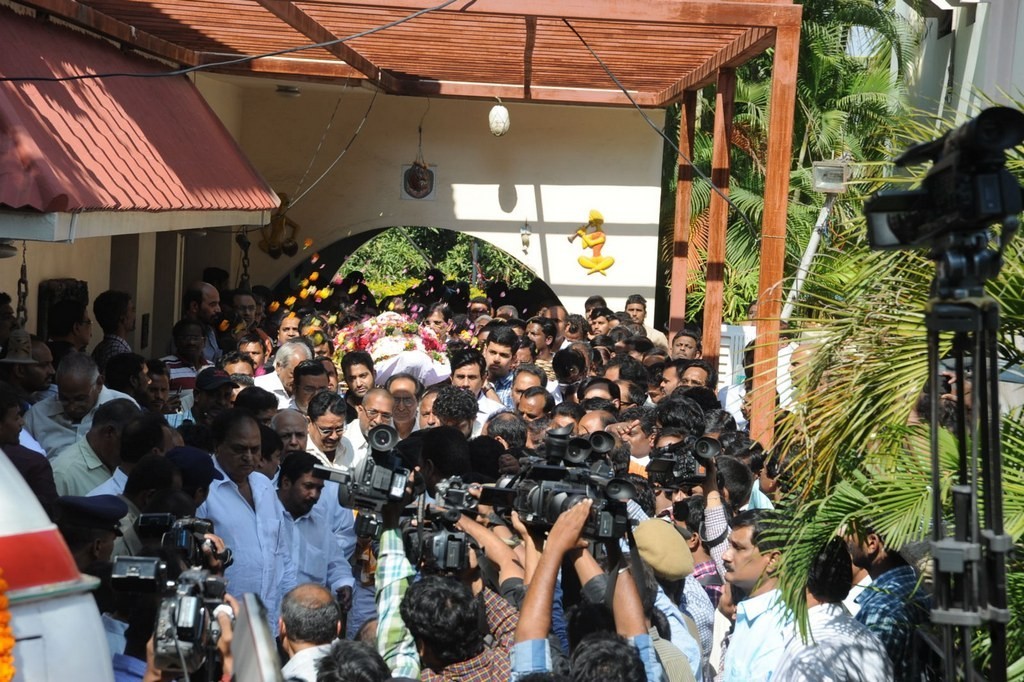 Celebs Condolences to Nandamuri Janakiram Photos - 239 / 351 photos