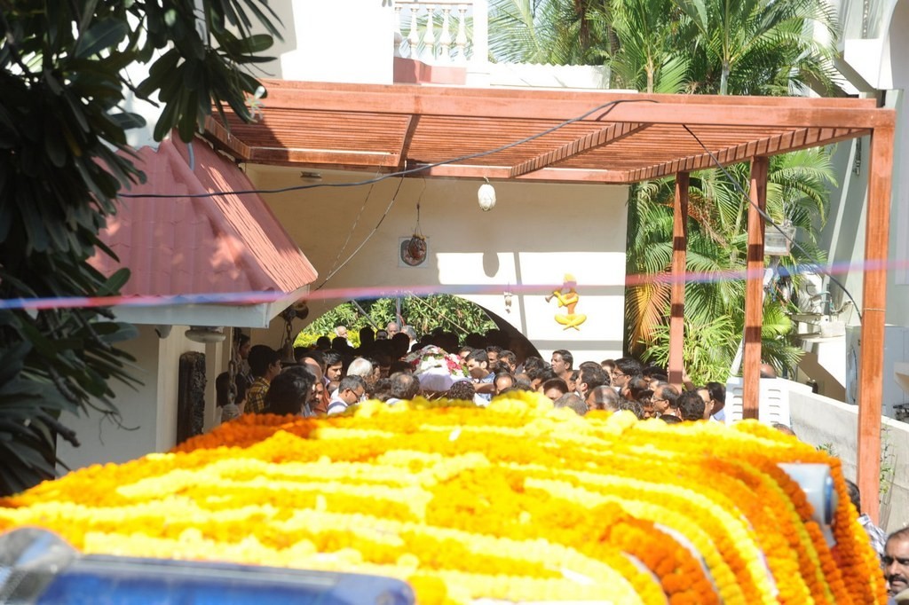 Celebs Condolences to Nandamuri Janakiram Photos - 259 / 351 photos