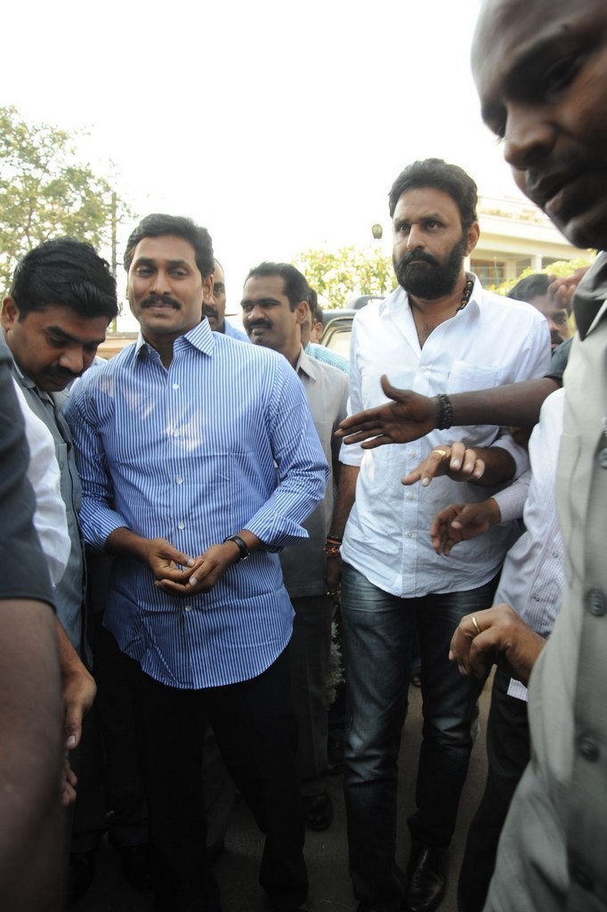 Celebs Condolences to Nandamuri Janakiram Photos - 273 / 351 photos