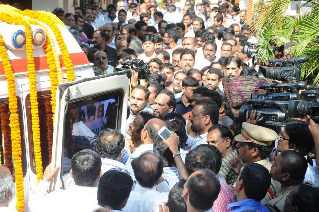 Celebs Condolences to Nandamuri Janakiram Photos - 275 / 351 photos