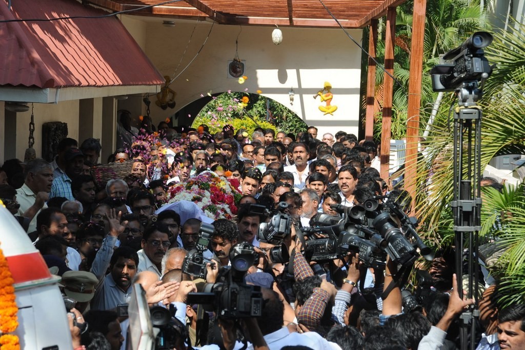 Celebs Condolences to Nandamuri Janakiram Photos - 292 / 351 photos