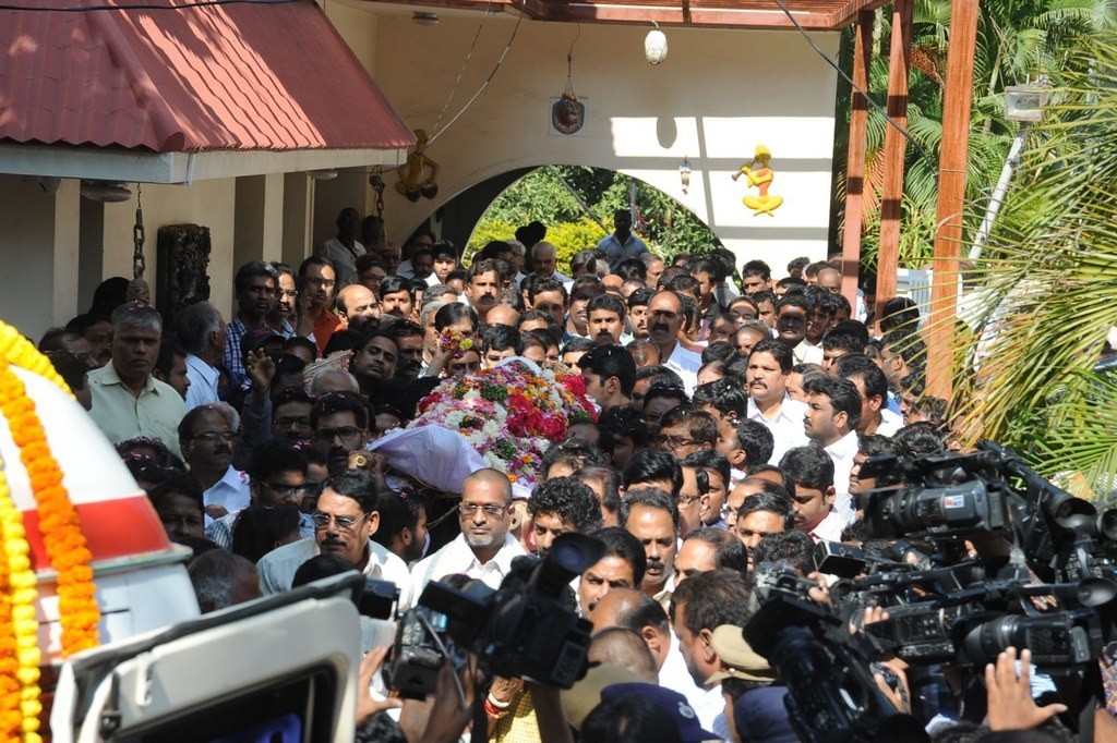 Celebs Condolences to Nandamuri Janakiram Photos - 328 / 351 photos