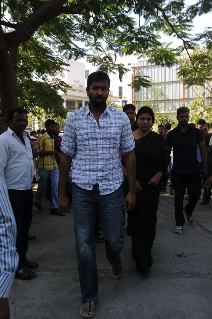 Celebs Condolences to Nandamuri Janakiram Photos - 329 / 351 photos
