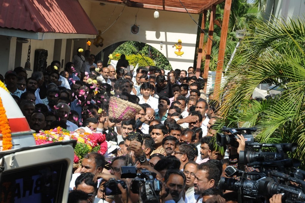 Celebs Condolences to Nandamuri Janakiram Photos - 339 / 351 photos