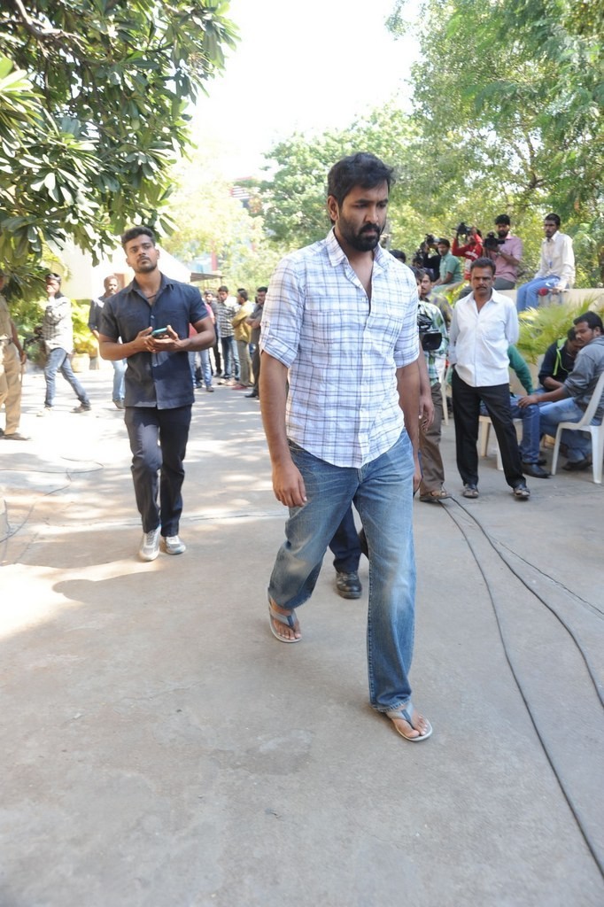 Celebs Condolences to Nandamuri Janakiram Photos - 344 / 351 photos