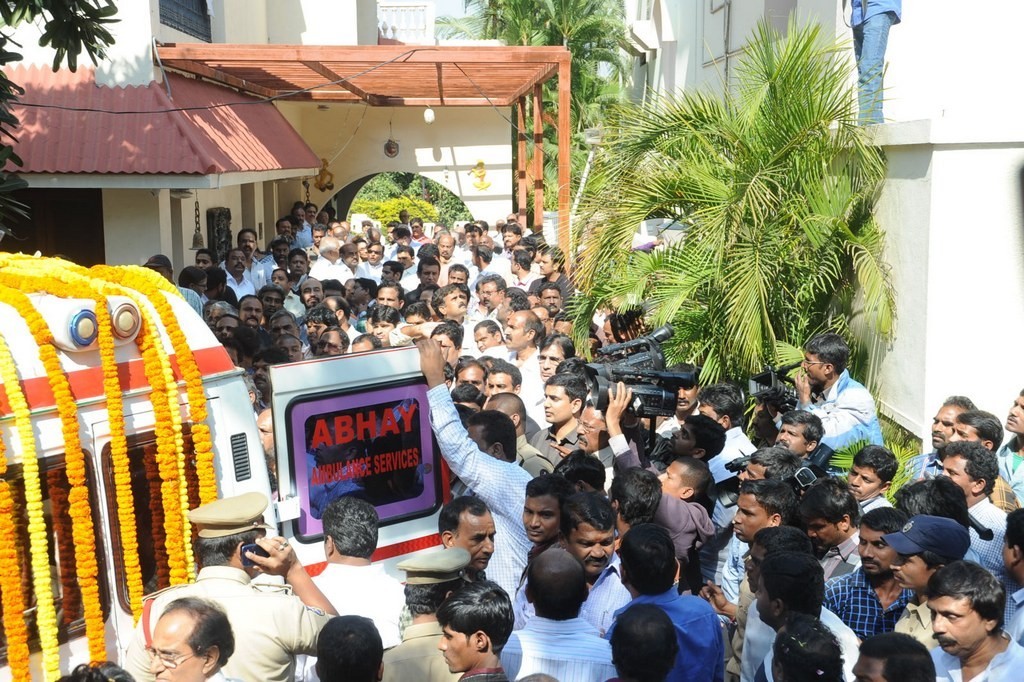 Celebs Condolences to Nandamuri Janakiram Photos - 347 / 351 photos