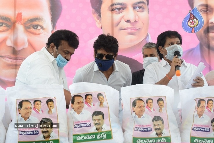 Celebs Distributes Grocery Kits - 23 / 39 photos
