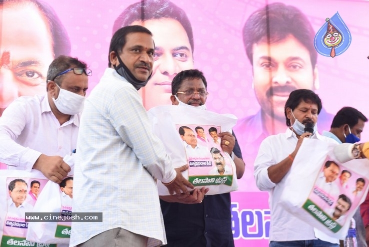 Celebs Distributes Grocery Kits - 26 / 39 photos