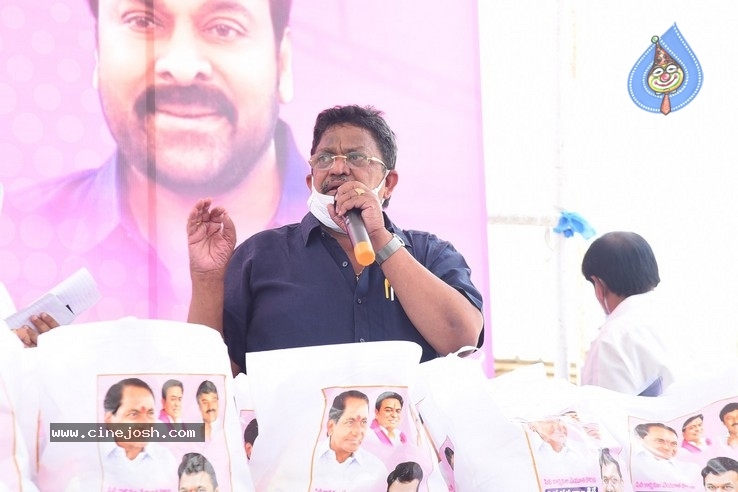 Celebs Distributes Grocery Kits - 36 / 39 photos