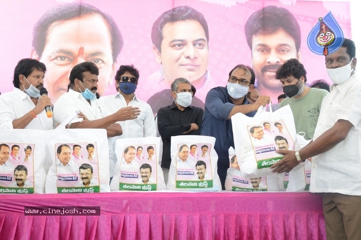 Celebs Distributes Grocery Kits - 37 / 39 photos