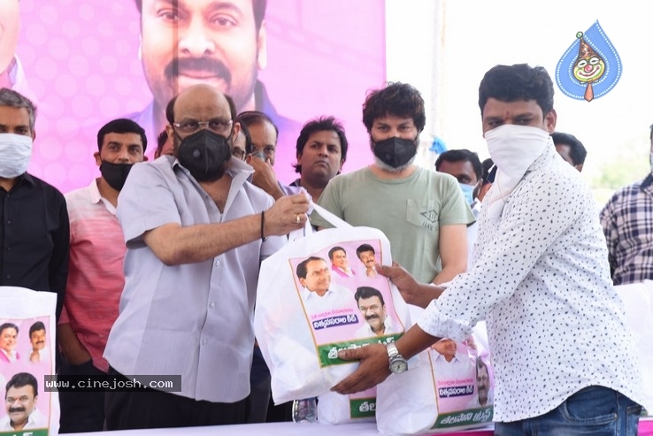 Celebs Distributes Grocery Kits - 39 / 39 photos