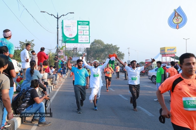 Celebs Participated In 10k Run - 13 / 39 photos