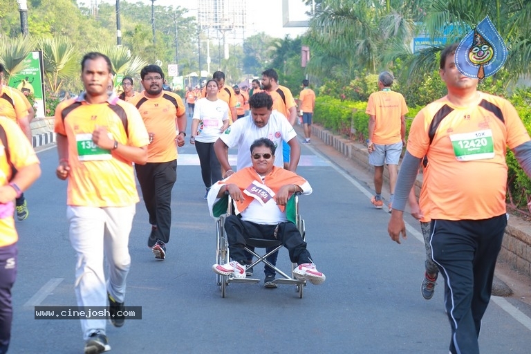 Celebs Participated In 10k Run - 18 / 39 photos