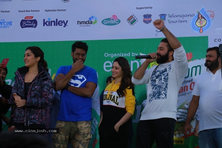 Celebs Participated In 10k Run - 31 / 39 photos