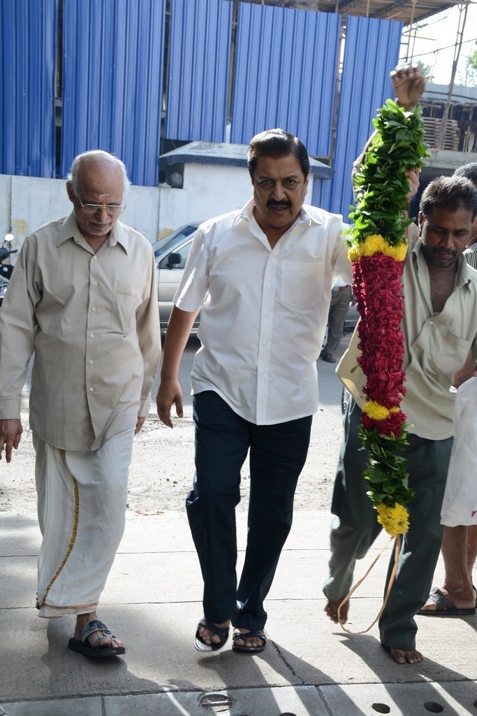 Celebs Pay Homage to K Balachander Son - 13 / 122 photos