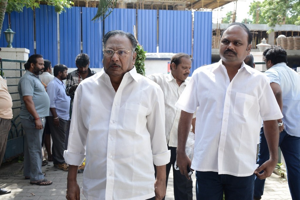 Celebs Pay Homage to K Balachander Son - 27 / 122 photos