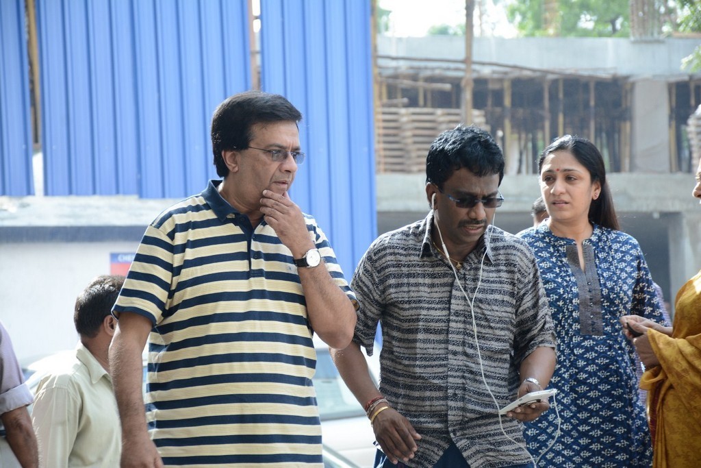 Celebs Pay Homage to K Balachander Son - 72 / 122 photos