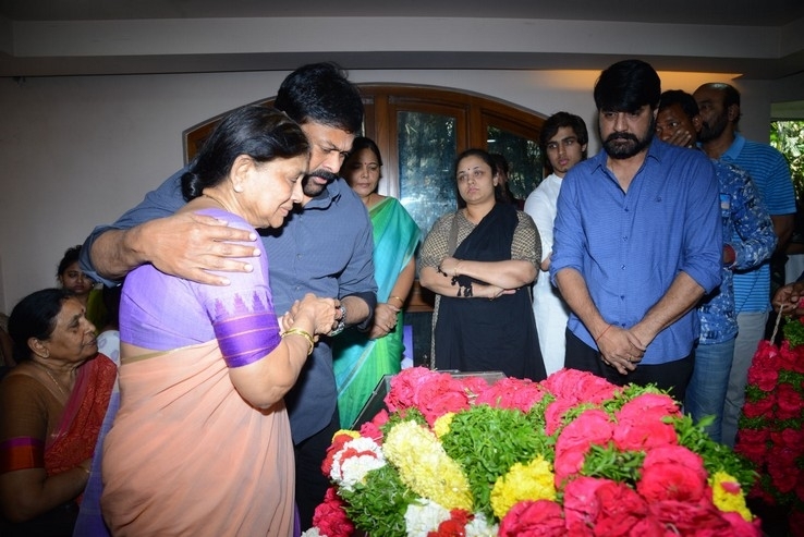 Celebs Pay Homage to Srikath Father - 21 / 36 photos