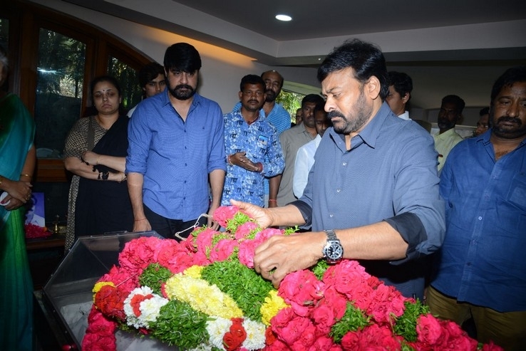 Celebs Pay Homage to Srikath Father - 24 / 36 photos