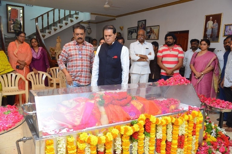 Celebs Pay Homage To Vijaya Nirmala 03 - 15 / 61 photos