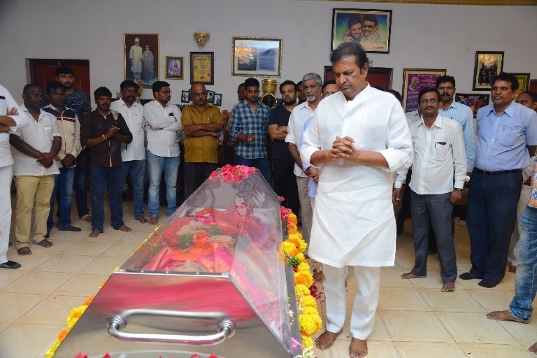 Celebs Pay Homage To Vijaya Nirmala 03 - 19 / 61 photos