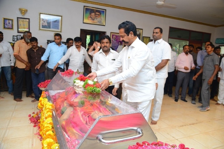 Celebs Pay Homage To Vijaya Nirmala 03 - 24 / 61 photos