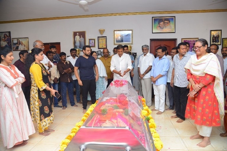 Celebs Pay Homage To Vijaya Nirmala 03 - 26 / 61 photos