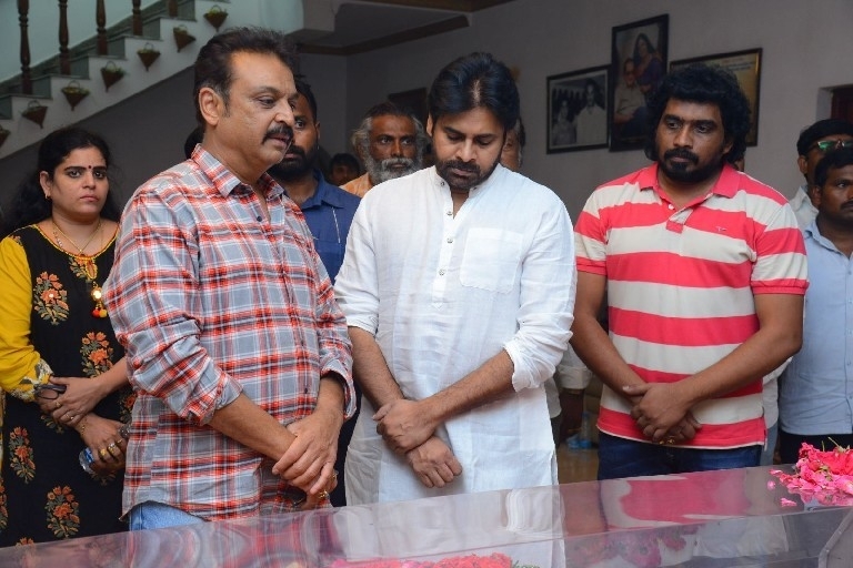 Celebs Pay Homage To Vijaya Nirmala 03 - 27 / 61 photos