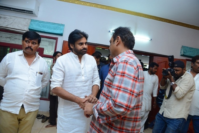 Celebs Pay Homage To Vijaya Nirmala 03 - 28 / 61 photos