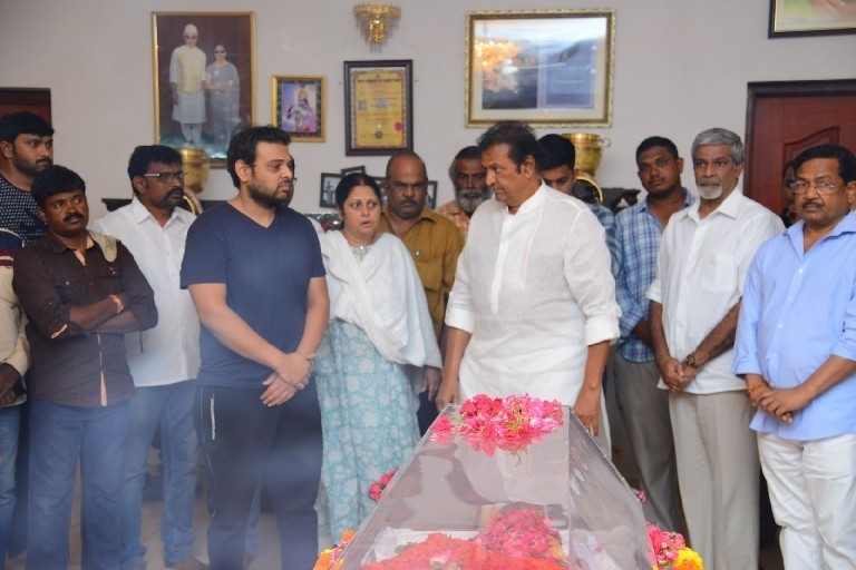 Celebs Pay Homage To Vijaya Nirmala 03 - 30 / 61 photos