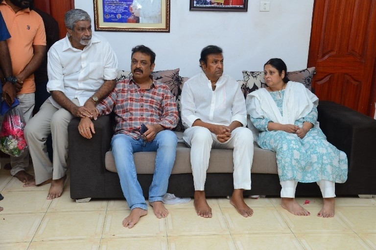 Celebs Pay Homage To Vijaya Nirmala 03 - 31 / 61 photos