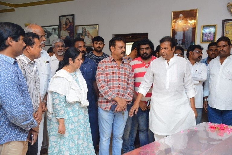 Celebs Pay Homage To Vijaya Nirmala 03 - 32 / 61 photos