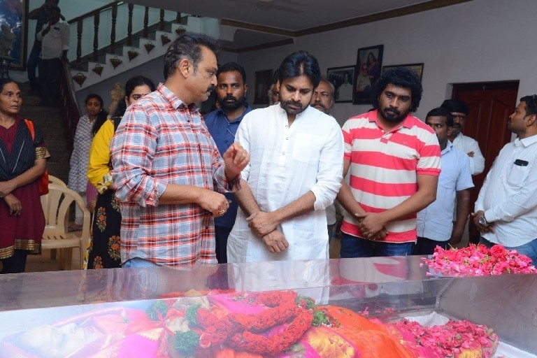 Celebs Pay Homage To Vijaya Nirmala 03 - 33 / 61 photos