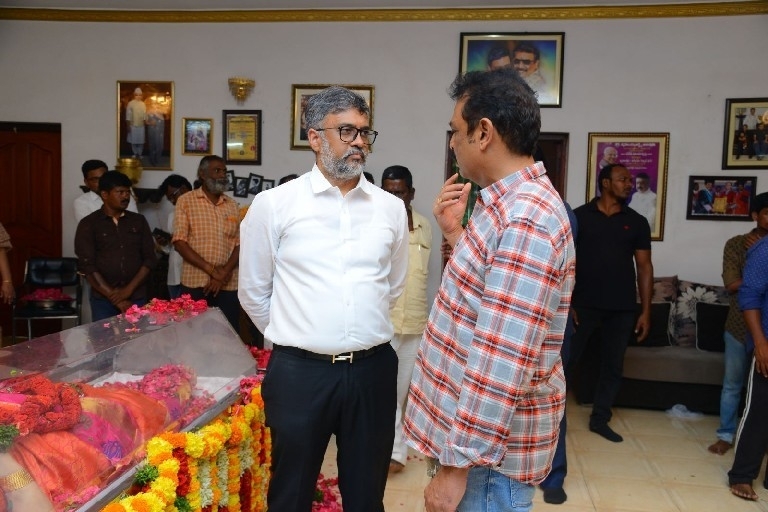 Celebs Pay Homage To Vijaya Nirmala 03 - 37 / 61 photos