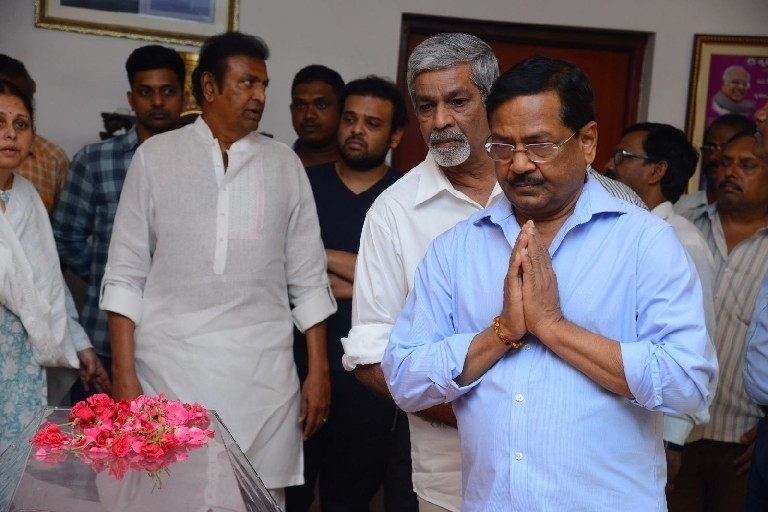 Celebs Pay Homage To Vijaya Nirmala 03 - 39 / 61 photos