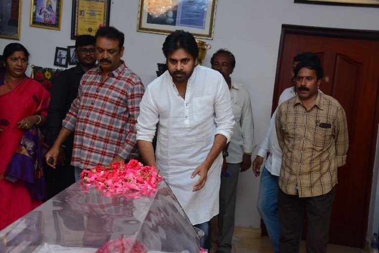 Celebs Pay Homage To Vijaya Nirmala 03 - 52 / 61 photos