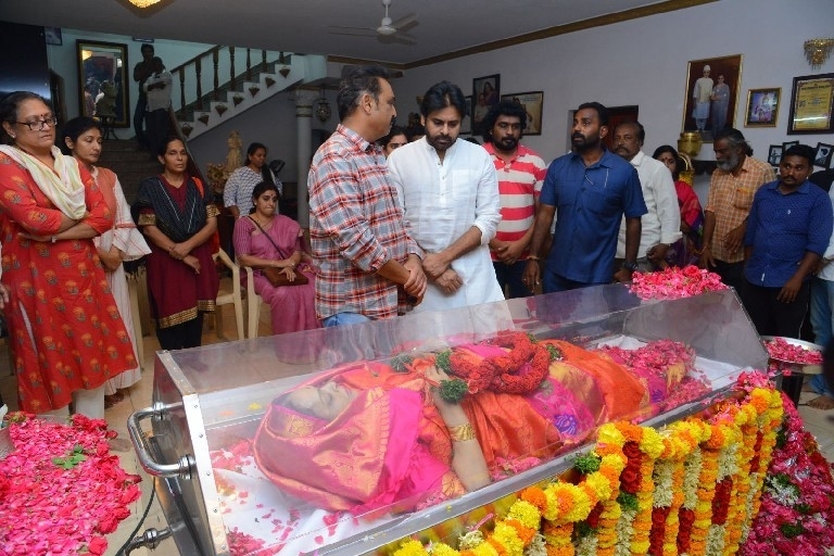 Celebs Pay Homage To Vijaya Nirmala 03 - 55 / 61 photos