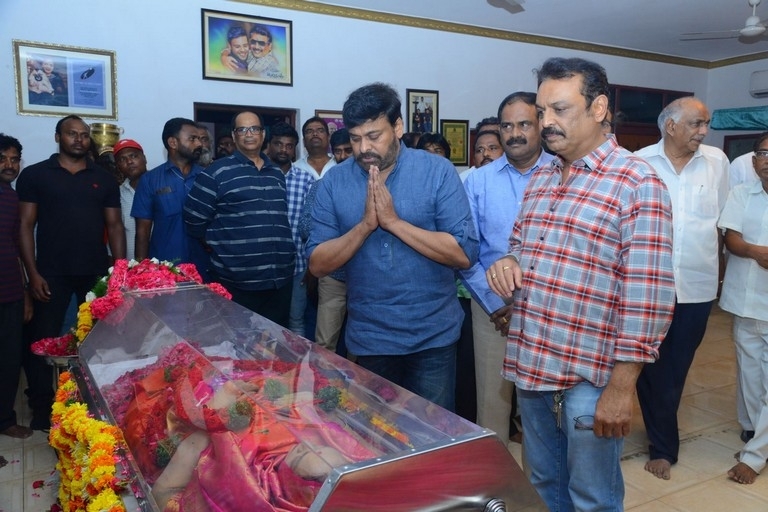 Celebs Pay Homage To Vijaya Nirmala 04 - 14 / 101 photos