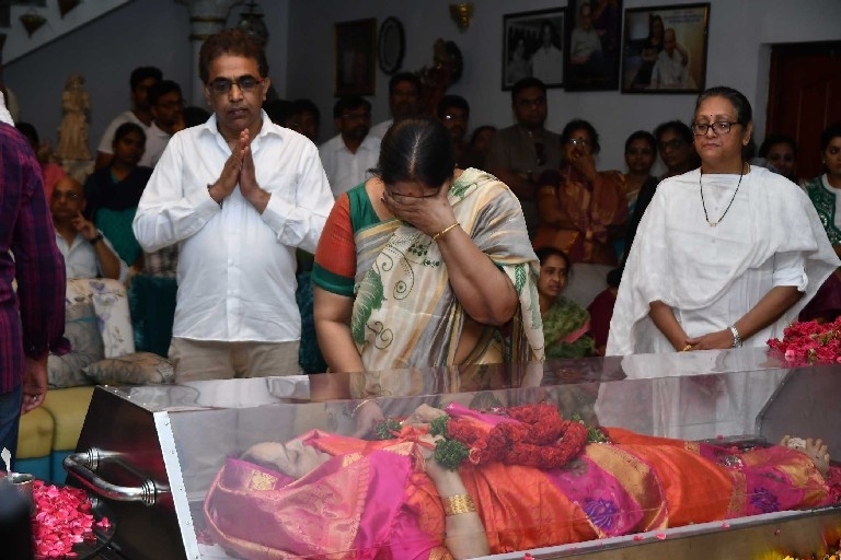 Celebs Pay Homage To Vijaya Nirmala 05 - 7 / 49 photos