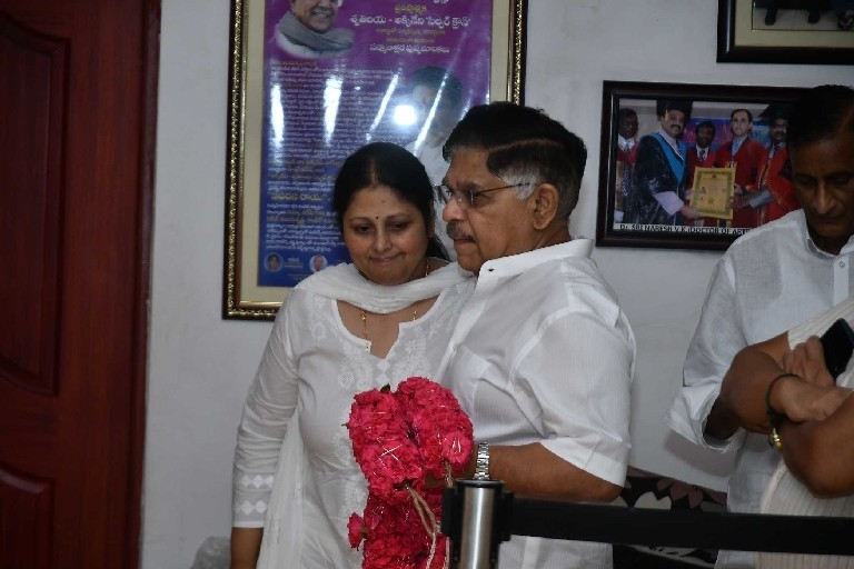 Celebs Pay Homage To Vijaya Nirmala 05 - 12 / 49 photos