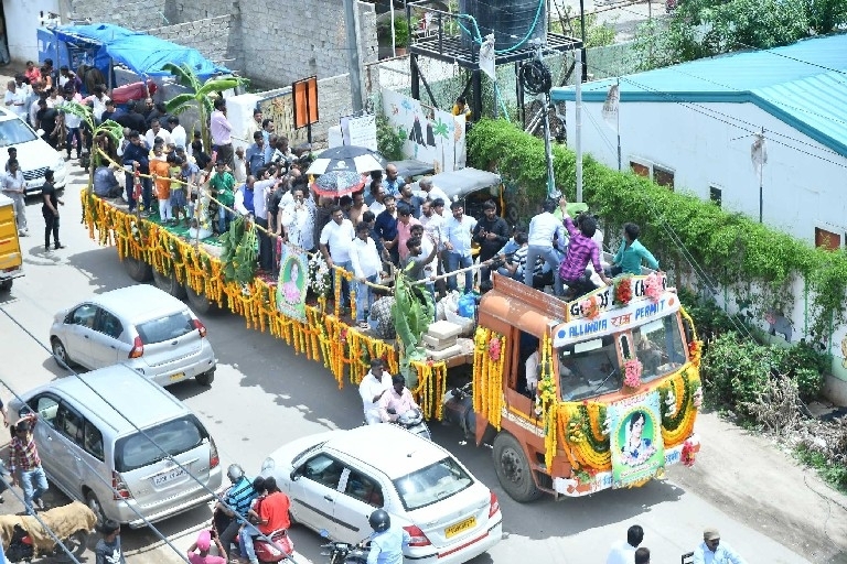 Celebs Pay Homage To Vijaya Nirmala 05 - 17 / 49 photos