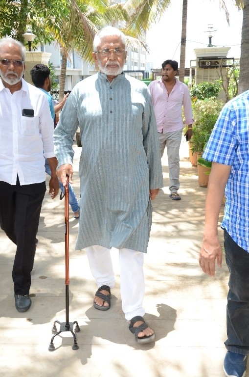 Celebs Pay Homage To Vijaya Nirmala 01 - 23 / 41 photos