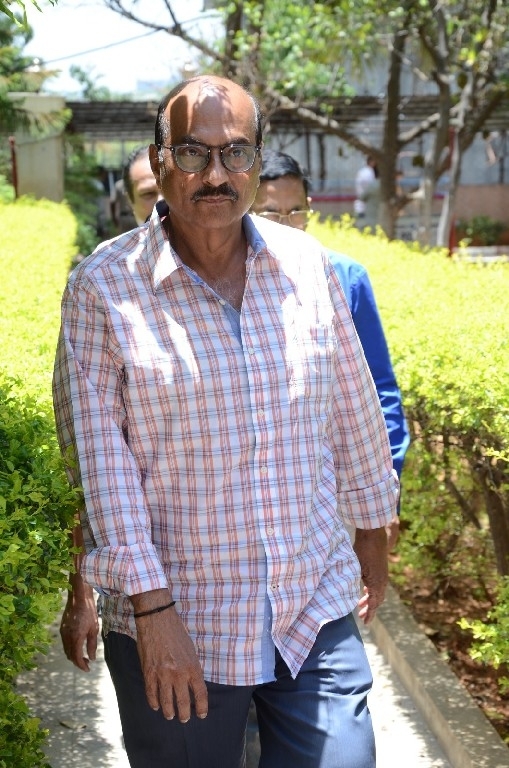 Celebs Pay Homage To Vijaya Nirmala 01 - 27 / 41 photos