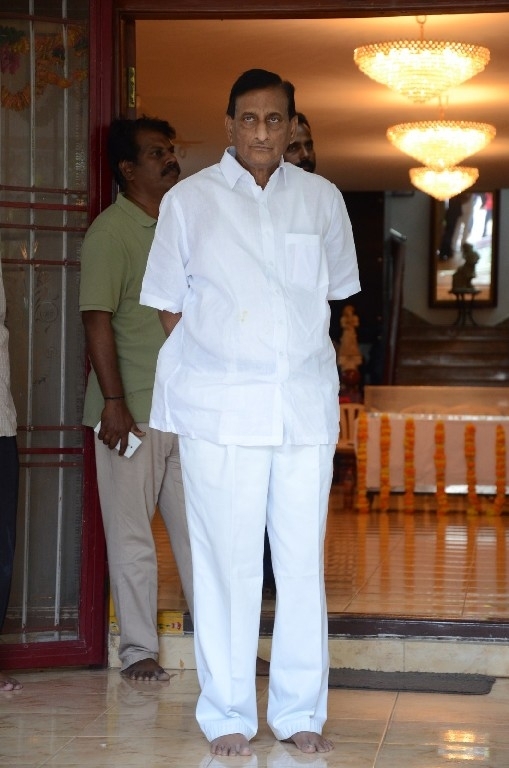 Celebs Pay Homage To Vijaya Nirmala 01 - 29 / 41 photos