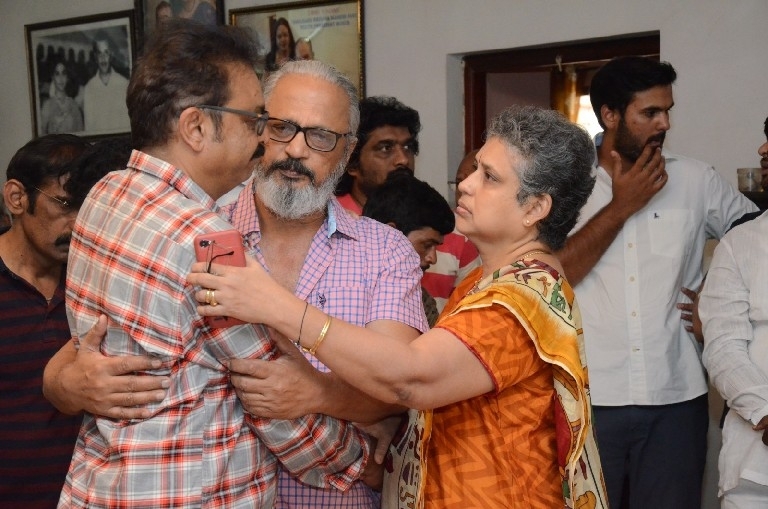 Celebs Pay Homage To Vijaya Nirmala 01 - 30 / 41 photos