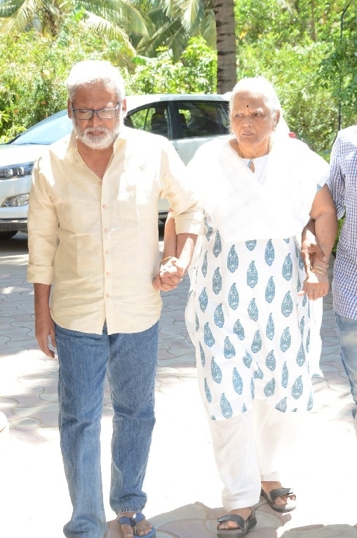 Celebs Pay Homage To Vijaya Nirmala 01 - 31 / 41 photos