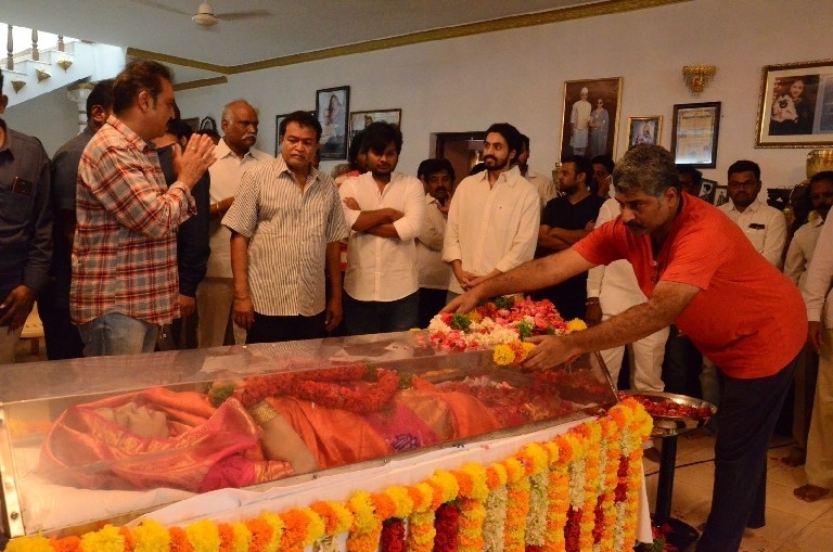 Celebs Pay Homage To Vijaya Nirmala 01 - 34 / 41 photos