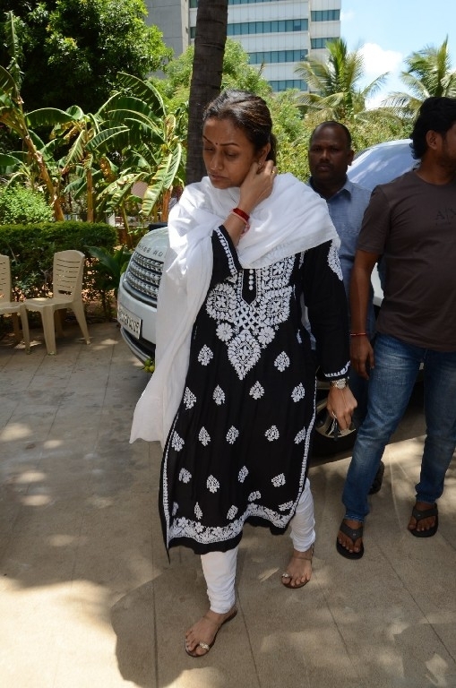 Celebs Pay Homage To Vijaya Nirmala 01 - 36 / 41 photos