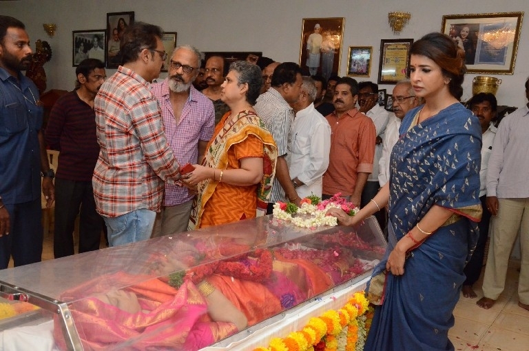 Celebs Pay Homage To Vijaya Nirmala 01 - 37 / 41 photos