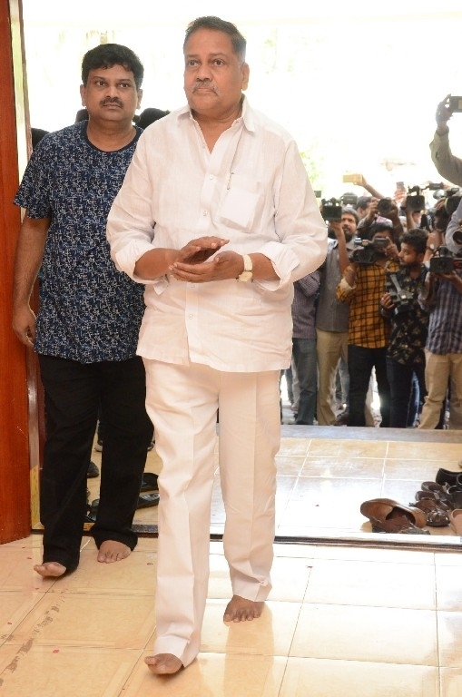 Celebs Pay Homage To Vijaya Nirmala 01 - 38 / 41 photos